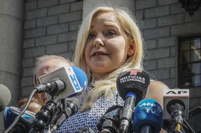 Virginia Giuffre morta suicida, era la grande accusatrice per gli abusi sessuali di Epstein e del principe Andrea