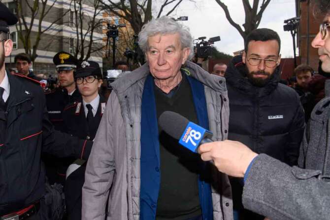 Avvocato Massimo Lovati, avvocato di Andrea Sempio, alla Caserma dei Carabinieri Montebello per tes del dna in relazione al caso Garlasco – Milano, Giovedì 13 Marzo 2025 (Foto Claudio Furlan/Lapresse) Andrea Sempio accompanied by his lawyers to the Montebello Carabinieri caserma for dna tests in connection with the Garlasco case – Milan, Thursday, March 13, 2025 (Photo Claudio Furlan/Lapresse)