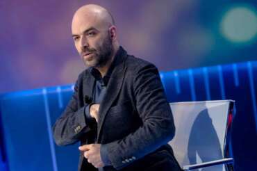 Roberto Saviano ospite della trasmissione ‘otto e mezzo’ condotta da Lilly Gruber in onda su La7 a Roma, Martedì 25 Marzo 2025 (foto Mauro Scrobogna / LaPresse) Roberto Saviano guest on the programme ‘otto e mezzo’ hosted by Lilly Gruber on La7 in Rome, Tuesday March 25 2025 (foto by Mauro Scrobogna / LaPresse)