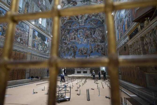Foto Vatican Media/LaPresse 3 Maggio 2025 Città del Vaticano, Vaticano Cronaca Allestimento Cappella Sistina in vista del Conclave DISTRIBUTION FREE OF CHARGE – NOT FOR SALE