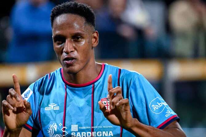Cagliari’s Yerry Mina celebrates after scoring the goal for 1-0 during the Serie A soccer match between Cagliari Calcio and Venezia at the Unipol Domus in Cagliari, Sardinia – Sunday, 18 may 2025. Sport – Soccer (Photo by Gianluca Zuddas/Lapresse)