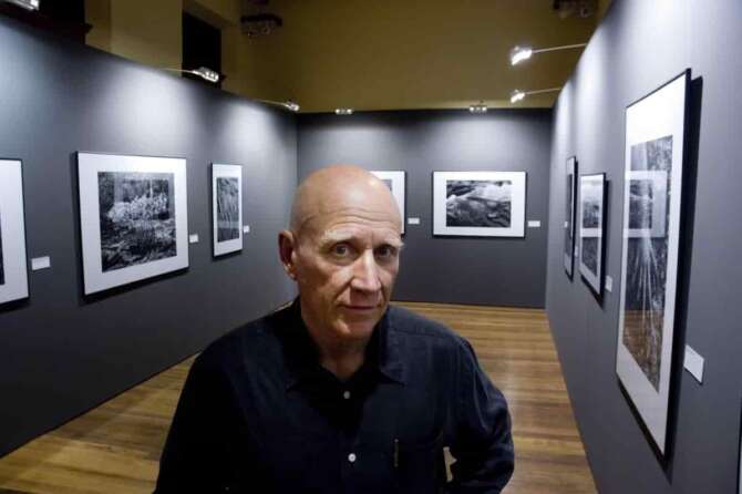 FILE – Brazilian photographer Sebastiao Salgado poses for a photo at his exhibit in the Artes e Oficios Museum of Belo Horizonte, Brazil, Oct. 26, 2006. Salgado, known for his long-term projects and images of nature and humanity, died at age 81, the Instituto Terra confirmed on Friday, May 23, 2025. (AP Photo/Eugenio Savio) Associated Press/LaPresse