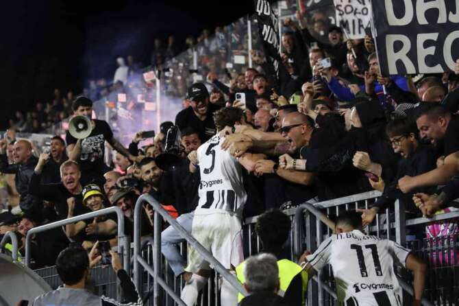 Juventus’ Manuel Locatelli celebration goal 2-3 In action during the Serie A enilive soccer match between Venezia and Juventus at the Pier Luigi Penzo Stadium, north Est Italy – Sunday , May 25, 2025. Sport – Soccer (Photo by Paola Garbuio /Lapresse)