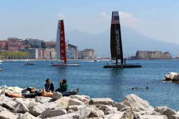 Foto Marco Cantile – LaPresse 11 04 2012 Napoli, Italia sport America’s Cup World Series 2012 Napoli Nella foto: i team cominciano a testare il campo di gara Photo Marco Cantile – LaPresse 11 April 2012 Naples, Italy sport America’s Cup 2012 World Series Naples In the picture: the teams