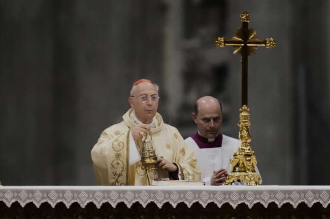 Chi è Dominique Mamberti, il cardinale protodiacono che annuncerà il nuovo Papa