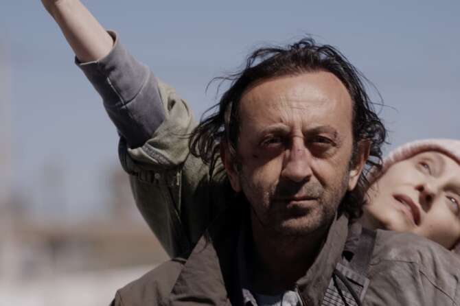 Giovanni Esposito fa il suo esordio da regista al cinema: dal 15 maggio esce “Nero”