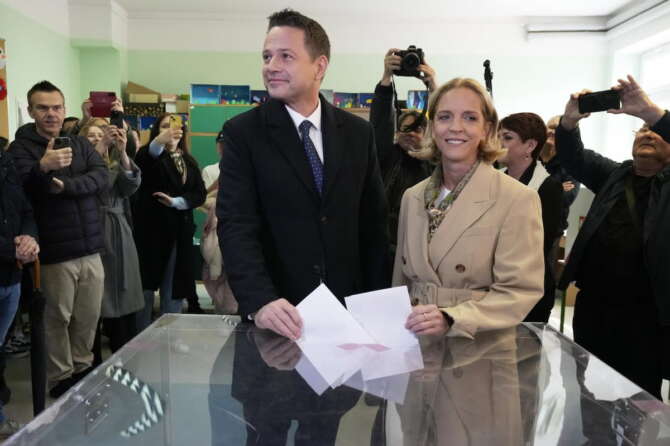 Polonia, alle Presidenziali testa a testa tra l’europeista Trzaskowski e il “trumpiano” Nawrocki: decisivo il ballottaggio