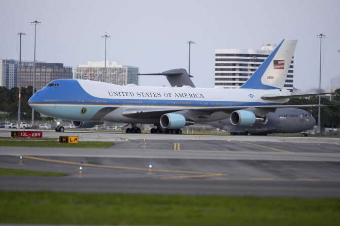 Trump vuole un nuovo Air Force One, Qatar pronto al regalo da 400 milioni: resterà a lui dopo il mandato alla Casa Bianca