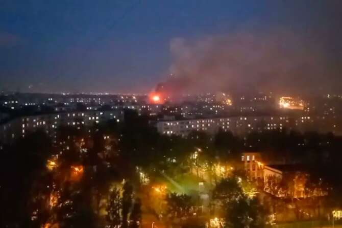 Attacco di droni ucraini su Mosca, chiusi i 4 aeroporti della capitale: “segnale” alla vigilia del Giorno della Vittoria