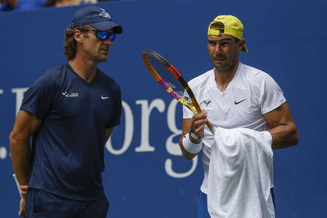 Chi è Carlos Moya, le voci sullo spagnolo “super-coach” di Jannik Sinner: l’ex allenatore di Nadal al posto di Cahill