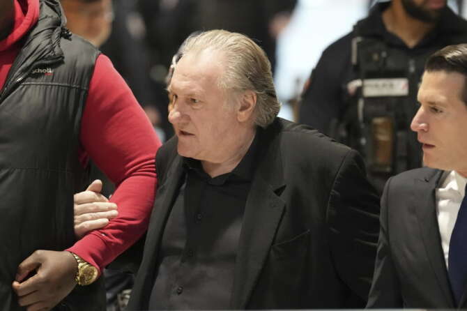 Gérard Depardieu condannato per violenza sessuale su due donne: l’attore nel registro dei criminali sessuali