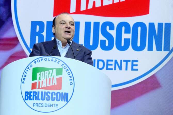 Huawei gate, l’inchiesta belga si abbatte su Forza Italia: chiesta la revoca dell’immunità per due europarlamentari