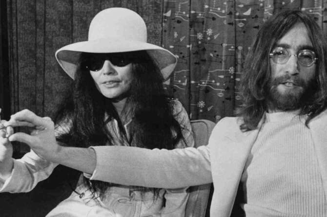 John Lennon e Yoko Ono: le star che lottavano contro la guerra, la sfida pacifista in “One to one”