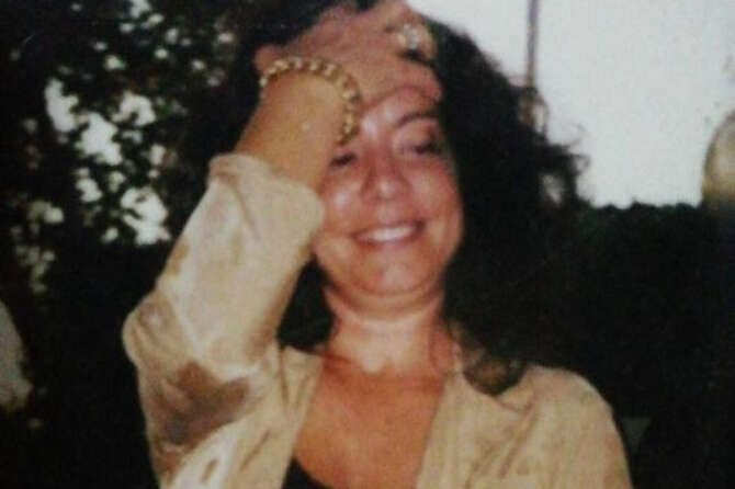 Stefania Camboni uccisa nella sua villa di Fregene con 15 coltellate, per l’omicidio fermata la nuora