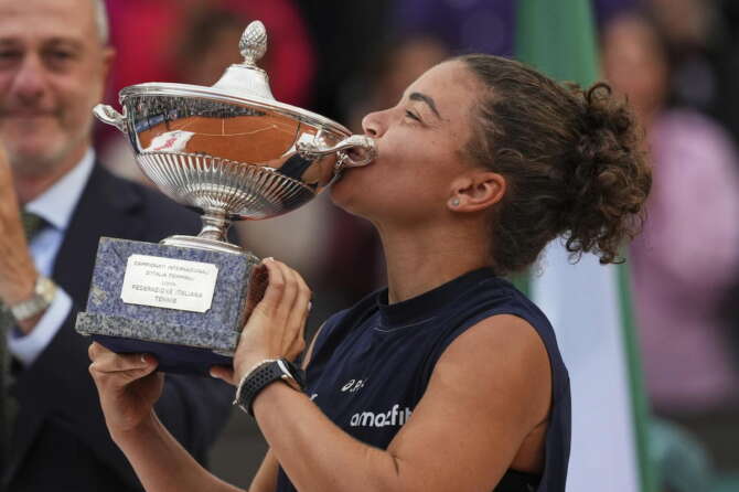 Jasmine Paolini nella storia, vince gli Internazionali di tennis a Roma: Gauff KO e trionfo italiano dopo 40 anni