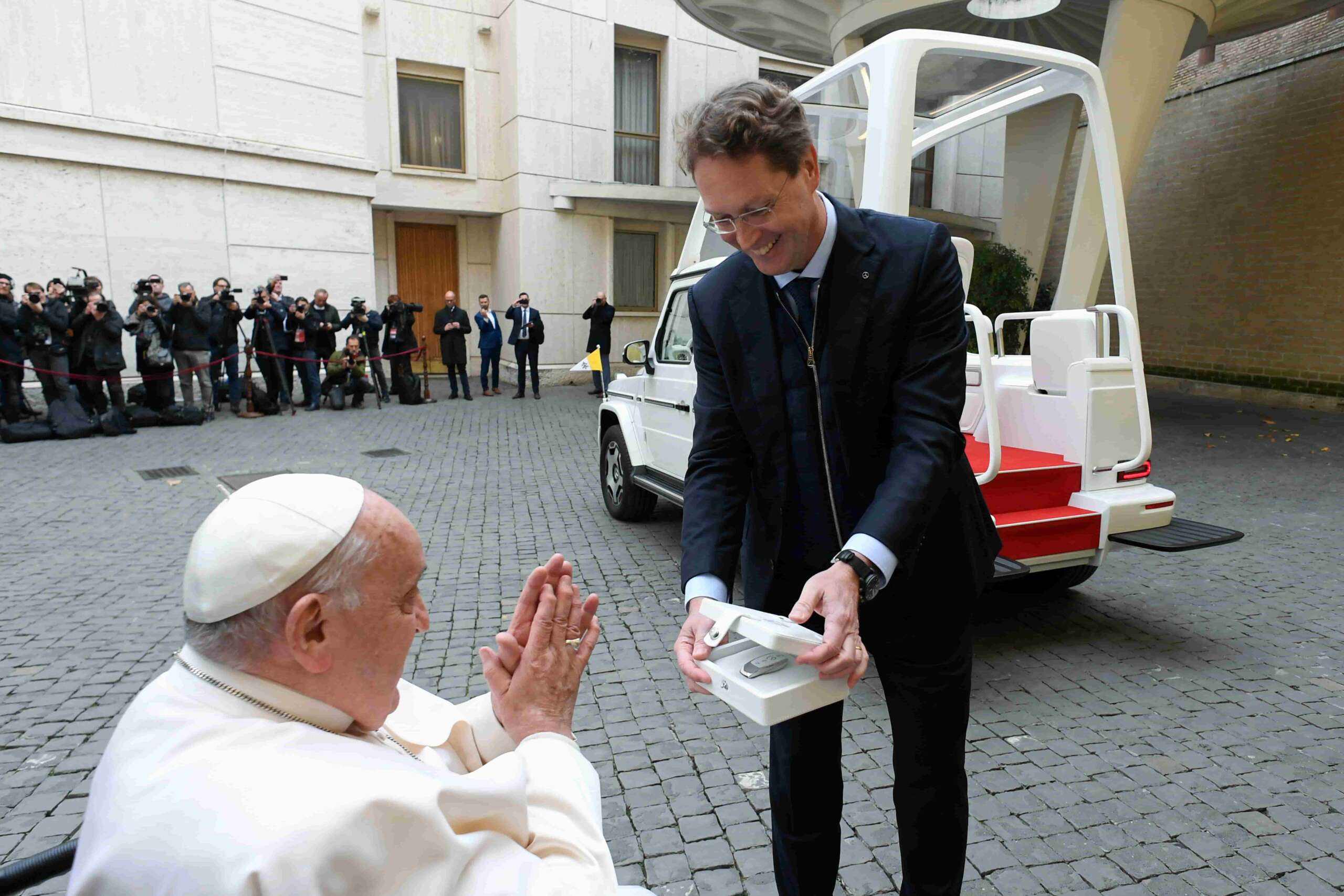 Le ultimi volontà di Papa Francesco: la papamobile per i bambini di Gaza
