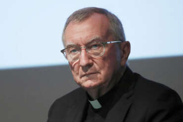 Conclave, i veleni contro i “papabili”: la bufala sul malore di Parolin con la regia della destra cattolica Usa