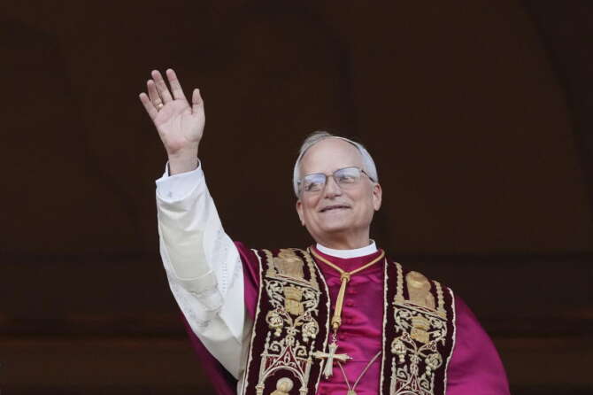 Papa Leone XIV, la passione per il tennis e la “fede sportiva”: il tifo per i White Sox di baseball e i Wildcats nel basket