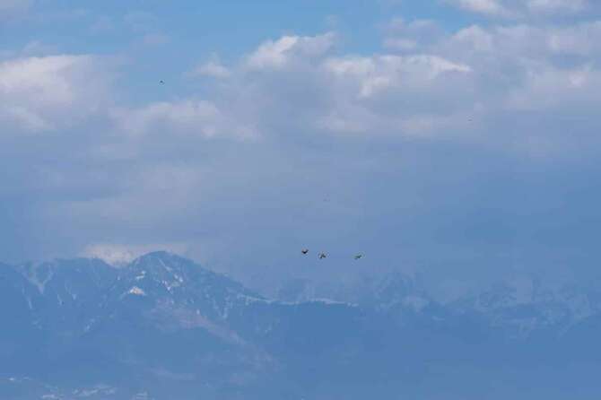 Ducks fly against the backdrop of the Dhauladhar range of the Himalaya at the Pong Dam wetlands in Nagrota Surian, about 65 kilometers (40 miles) south of Dharamshala, India, Sunday, Feb. 12, 2023. The Pong Wetlands host and support hundreds of migratory bird species in the winter months. (AP Photo/Ashwini Bhatia) Associated Press/LaPresse Only Italy and Spain