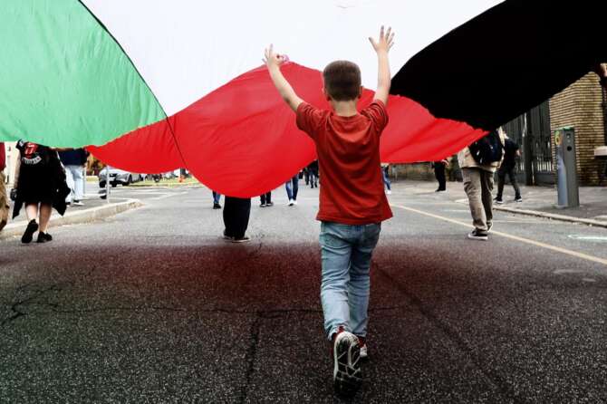 Manifestazione in solidarietà con la Palestina in occasione dellanniversario della Nakba  del 15 maggio Italia   Sabato 17 Maggio 2025 – Cronaca – (foto di Cecilia Fabiano/ LaPresse) 

Demonstration in solidarity of people of Gaza  in the Nakba anniversary   RomeItaly Saturday , May 17, 2025 – News – (photo by Cecilia Fabiano/LaPresse)