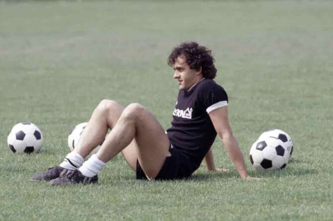 ***** Collection Juventus ***** Foto LaPresse Torino/Archivio storico archivio storico sport 1983 Michel Platini nella foto: Michel Platini Photo LaPresse Turin/Archives historical sport 1983 Michel Platini in the photo: Michel Platini