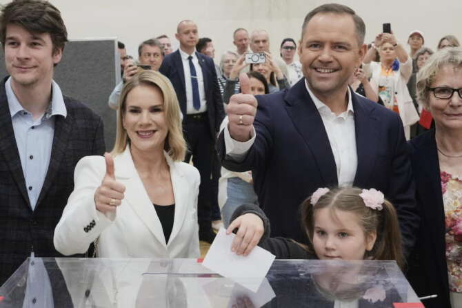 Polonia, alle Presidenziali vince l’estrema destra di Nawrocki: sconfitto al ballottaggio l’europeista Trzaskowski