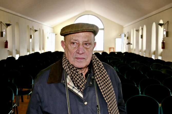 È morto Arnaldo Pomodoro, lo scultore italiano noto in tutto il mondo: sue le iconiche sfere in bronzo