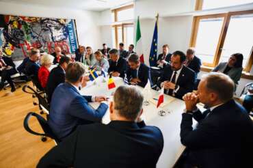 Dazi, apertura Usa al rinvio delle misure contro l’Europa: rottura tra Francia e Germania sull’intesa con Trump