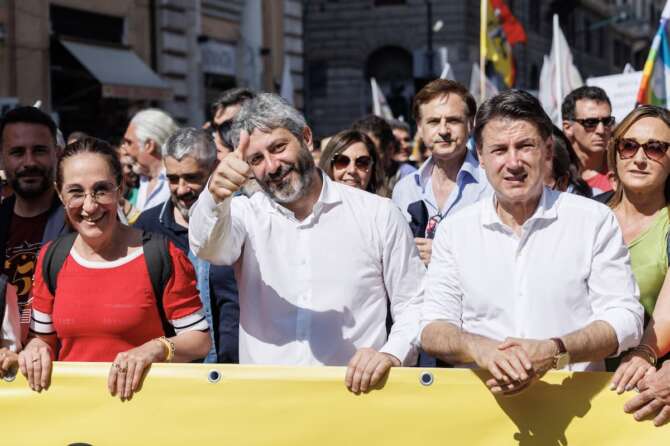 Doppio mandato, i 5 Stelle superano definitivamente il limite: è il via libera alla candidatura di Fico in Campania