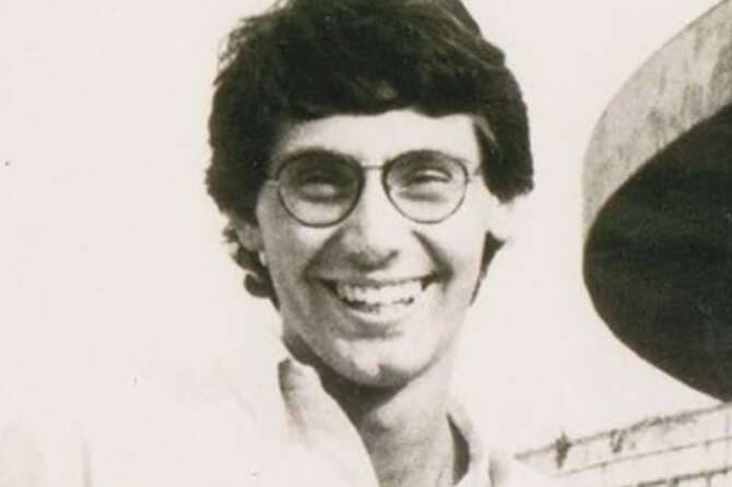 Quaranta anni senza Giancarlo Siani: il documentario che commemora la scomparsa del giornalista ucciso dalla camorra