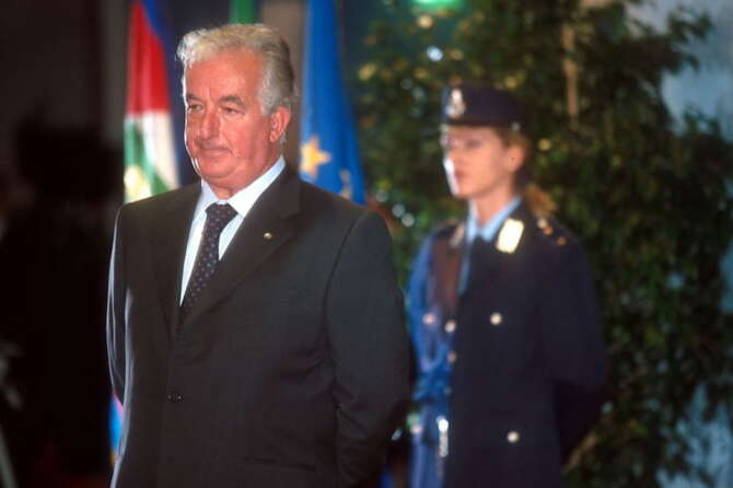 Morte di Borsellino, perquisizioni nelle case dell’ex procuratore Tinebra per l’agenda rossa: “La Barbera gliela consegnò”