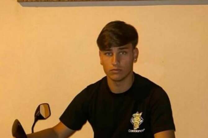 Incidente mortale a Mondragone, scontro auto-scooter: Luigi Petrella perde la vita a 16 anni