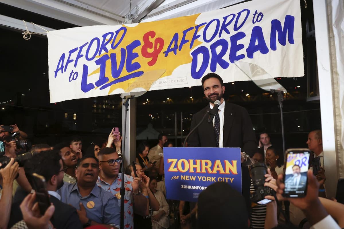 Trump minaccia di arrestare Mamdani, candidato Dem a sindaco di New York: “Cittadinanza da revocare, sosteneva il terrorismo”