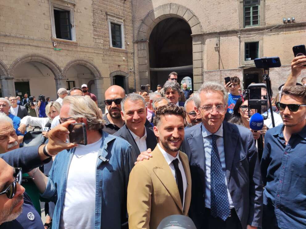 mertens-cittadino-onorario-napoli-manfredi