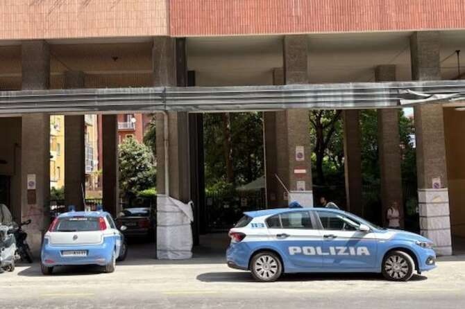 Bologna, due uomini uccisi a coltellate in casa: fermato a Barcellona il coinquilino