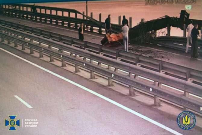 L’Ucraina beffa ancora il Cremlino, colpito con oltre mille chili di esplosivo il ponte di Kerch in Crimea