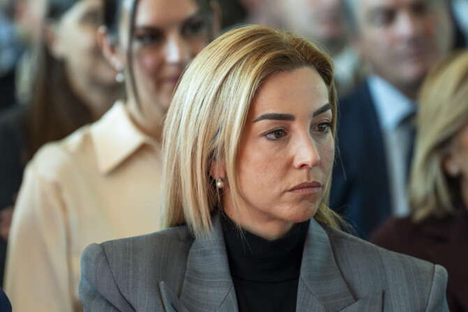 Genova, dossieraggio contro la sindaca Silvia Salis: il piano dell’ex assessore di FdI e del capo dei vigili per screditarla