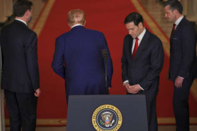 Attacco Usa in Iran, Trump a rischio impeachment per non aver chiesto l’ok del Congresso: i precedenti dal Vietnam ad Afghanistan e Iraq