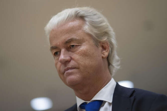 Olanda, è crisi di governo: Wilders stacca la spina all’esecutivo di Dick Schoof, troppo “morbido” sui migranti