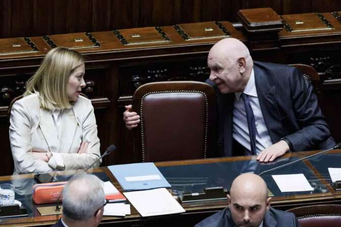 La presidente del Consiglio Giorgia Meloni e il ministro della Giustizia Carlo Nordio alla Camera dei deputati durante le comunicazioni sul prossimo Consiglio europeo del 20 e 21 marzo, Roma, Mercoledì, 19 Marzo 2025 (Foto Roberto Monaldo / LaPresse) Prime minister Giorgia Meloni and the Justice minister Carlo Noedio during the address at the Chamber of deputies ahead of European Council meeting on 20-21 march, Rome, Wednesday, March 19, 2025 (Photo by Roberto Monaldo / LaPresse)