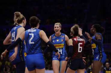 Italy’s players celebrate after scoring against Germany in a Women’s Volleyball Nations League game at Maracanazinho stadium, in Rio de Janeiro, Thursday, June 5, 2025. (AP Photo/Bruna Prado) Associated Press / LaPresse Only italy and spain
