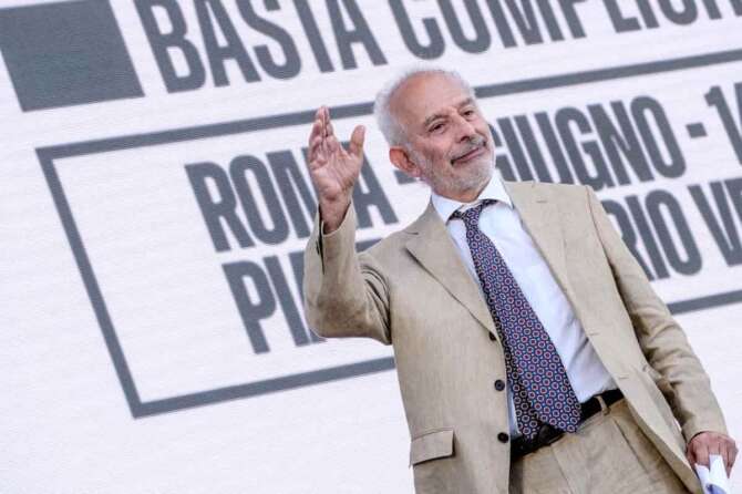 Gad Lerner, giornalista, in occasione della manifestazione PD AVS M5S a sostegno della Palestina contro Israele ‘in piazza per Gaza , basta complicità’. Roma Sabato 07 Giugno 2025 (foto Mauro Scrobogna /LaPresse) Gad Lerner, journalist, on the occasion of the PD AVS M5S demonstration in support of Palestine against Israel ‘in the square for Gaza, enough complicity’. Rome Saturday June 07 2025 (Photo by Mauro Scrobogna / LaPresse)