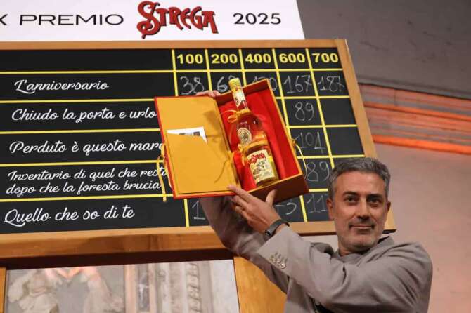 Andrea Bajani, vincitore Premio Strega 2025— Italia — Giovedì 3 Luglio 2025 – Cronaca – (foto di Cecilia Fabiano/ LaPresse) Andrea Bajani,winner Strega Prize 2025— Rome—Italy — Thursday , July 3, 2025 – News – (photo by Cecilia Fabiano/LaPresse)