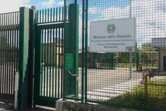 È morto il 30enne che aveva tentato il suicidio nel carcere di Frosinone