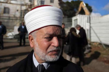 Arrestato il Gran Muftì di Gerusalemme, blitz israeliano alla moschea di Al-Aqsa dopo il sermone sulla fame a Gaza