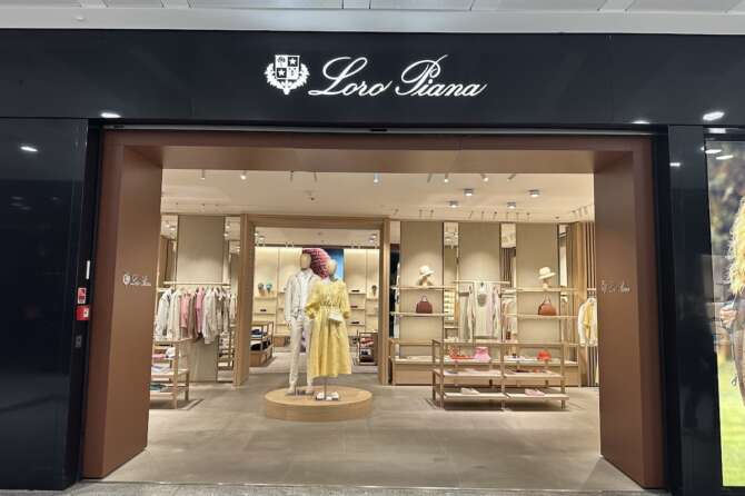 Loro Piana in amministrazione giudiziaria, caporalato tra i fornitori cinesi del brand “made in Italy” del cashmere