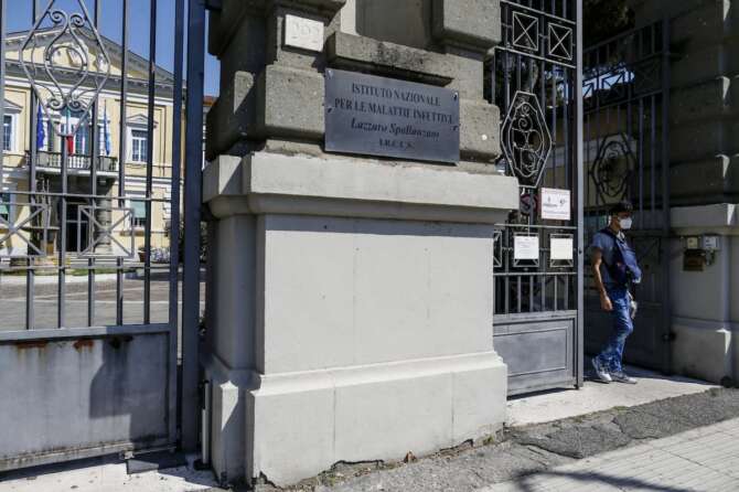 West Nile, seconda vittima nel Lazio: muore un uomo di 77 anni, era ricoverato allo Spallanzani