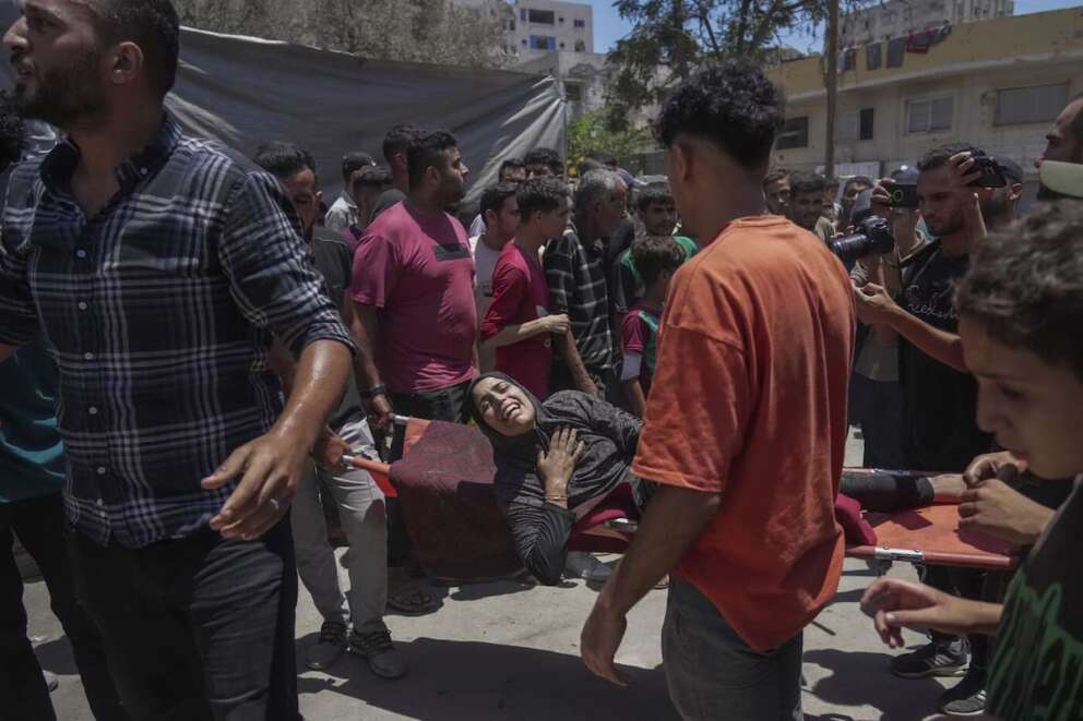 Gaza, Israele apre il fuoco sulla folla in attesa di aiuti umanitari a Rafah: almeno 27 morti e 180 feriti