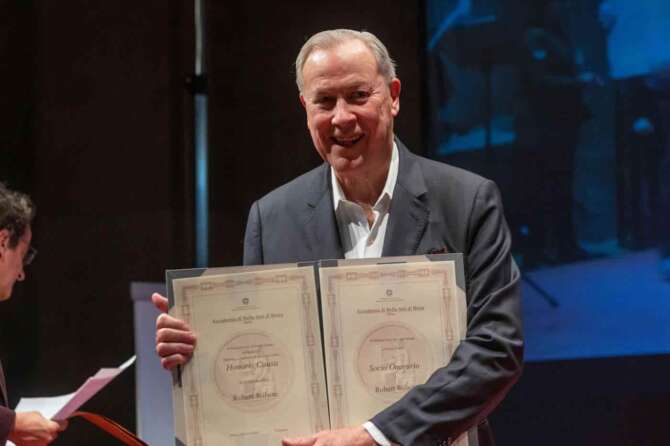 Foto Stefano Porta/LaPresse 01-02-2024 Milano, Italia – Cronaca – Inaugurazione Anno Accademico Accademia di Brera e conferimento del diploma Accademico Honoris Causa in Scenografia e del titolo di socio Onorario a Bob Wilson Nella foto Robert Wilson con il Direttore Giovanni Iovane February 01, 2024 Milan, Italy – News – Inauguration of the Academic Year of the Brera Academy and awarding of the Honorary Academic Diploma in Scenography and the title of Honorary Member to Bob Wilson