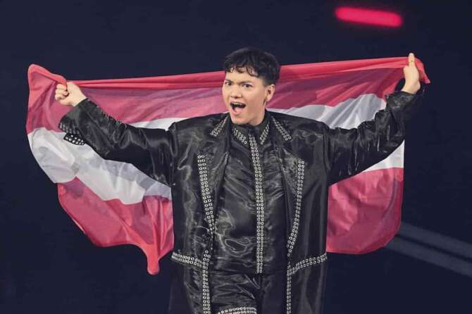 JJ from Austria reacts as he arrives on stage for the Grand Final of the 69th Eurovision Song Contest, in Basel, Switzerland, Saturday, May 17, 2025. (AP Photo/Martin Meissner) Associated Press/LaPresse
